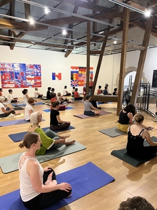 Un dimanche au musée - Séance de yoga