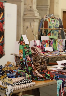 EXPOSITION-VENTE DE SOIERIES LYONNAISES