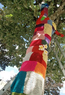 Fil rouge : Yarn bombing